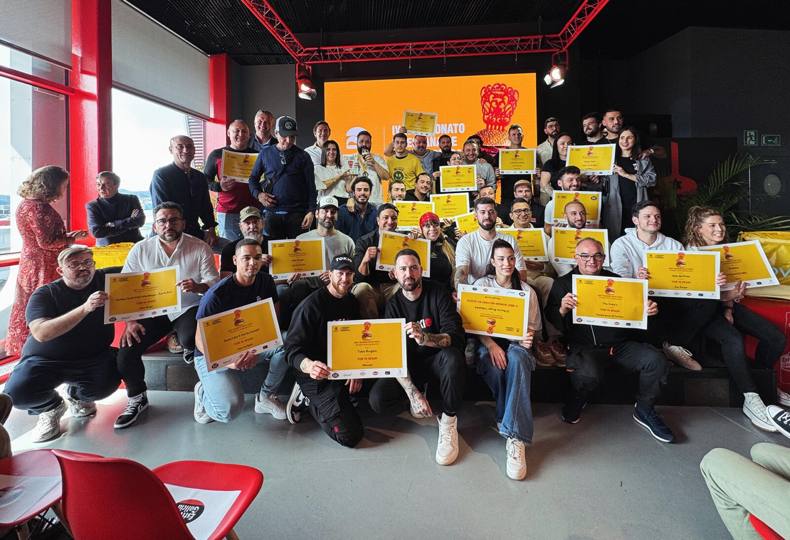 Foto de grupo de todos los ganadores. Foto: G.S.