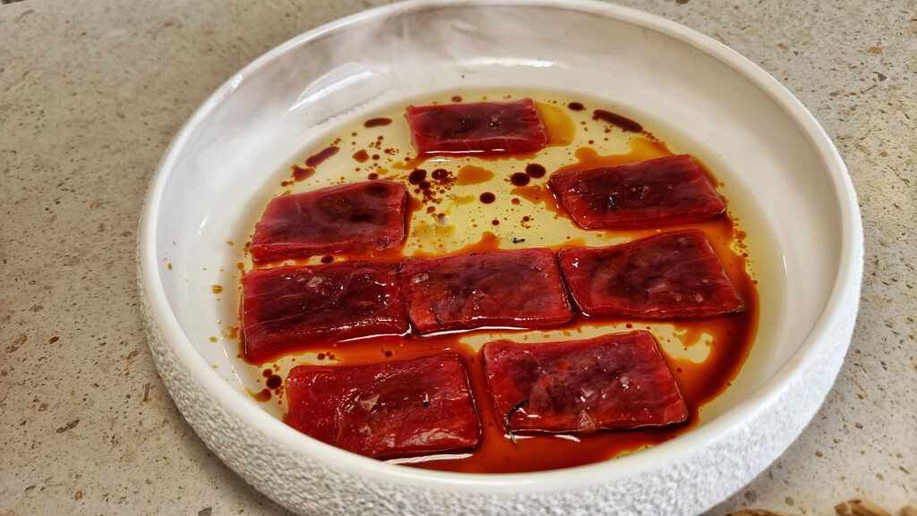 El sashimi de descargamento al romero. Foto: Salva Moreno