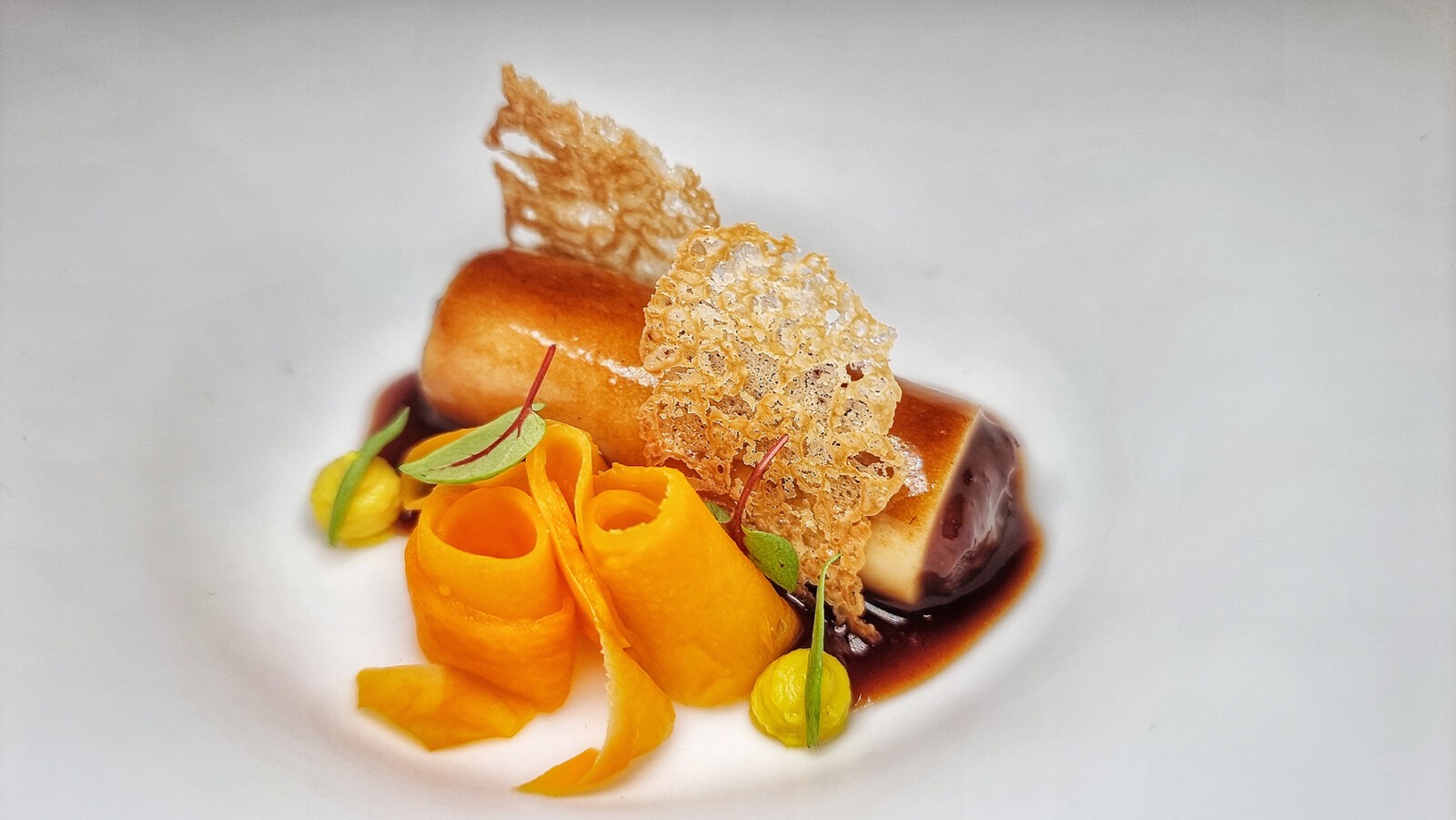 Canelón de pato con calabaza escabechada. Foto: Salva Moreno