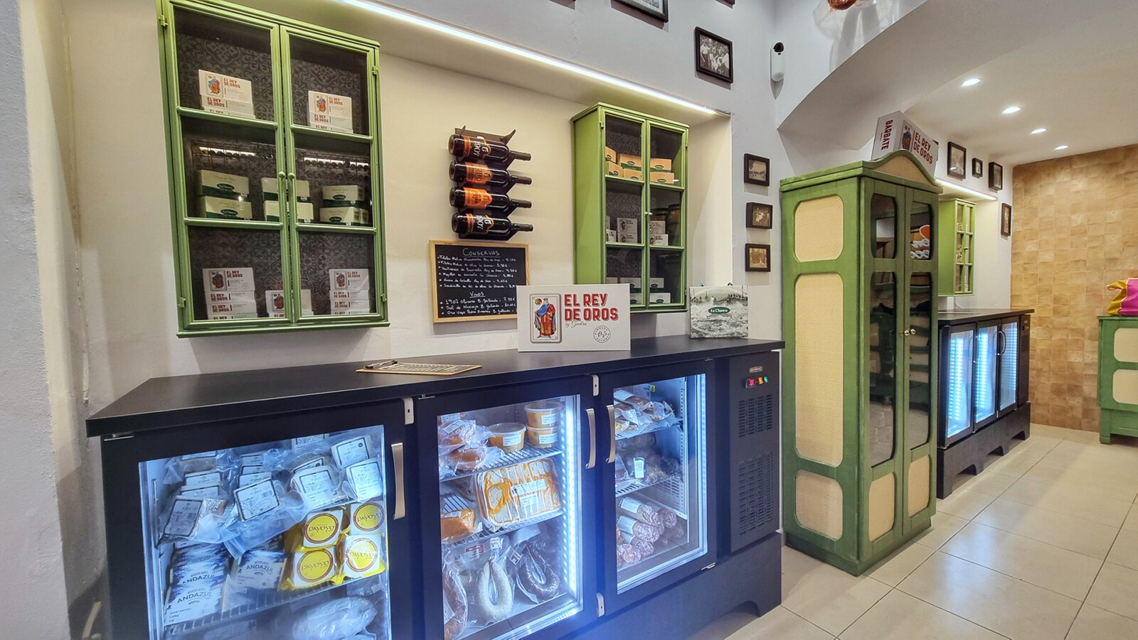 Parte interior de La Taberna del Lomo en Manteca. Foto: Salva Moreno