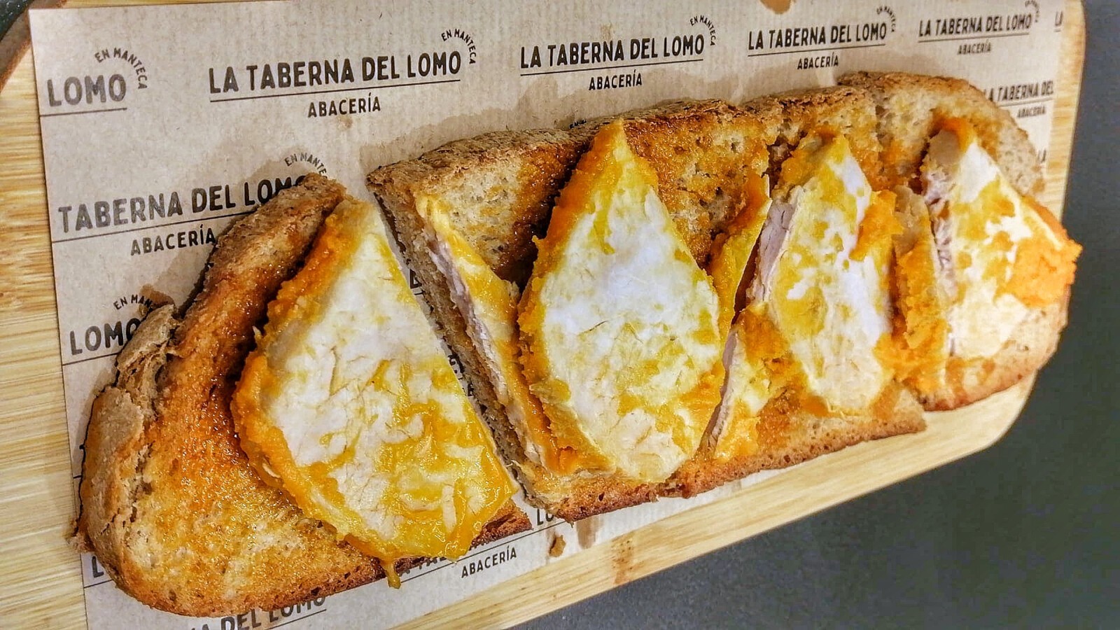 La tosta de lomo en manteca. Foto: Benjamín Colsa