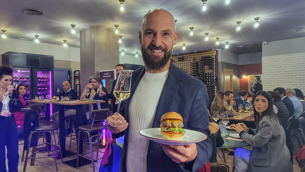 ¿Estará la mejor hamburguesa de España en la provincia de Cádiz? 5 Juan Ruiz, en la inauguración de su nuevo burger de Jerez, Big John. Foto: Salva Moreno
