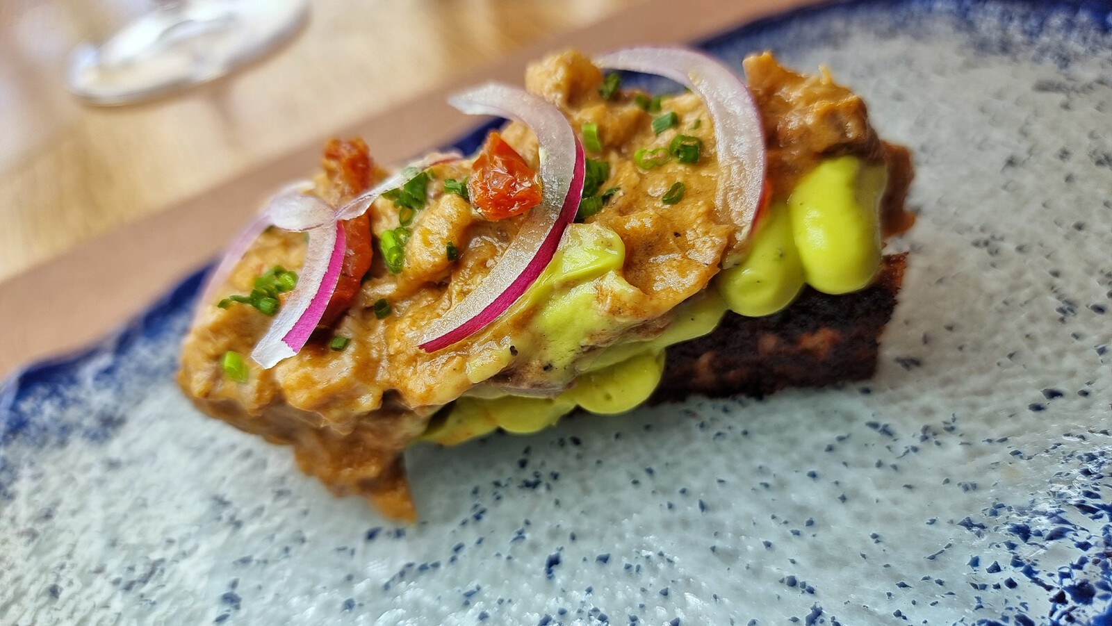 El pulled de blue fin tuna con guacamole de jalapeño. Foto: Salva Moreno