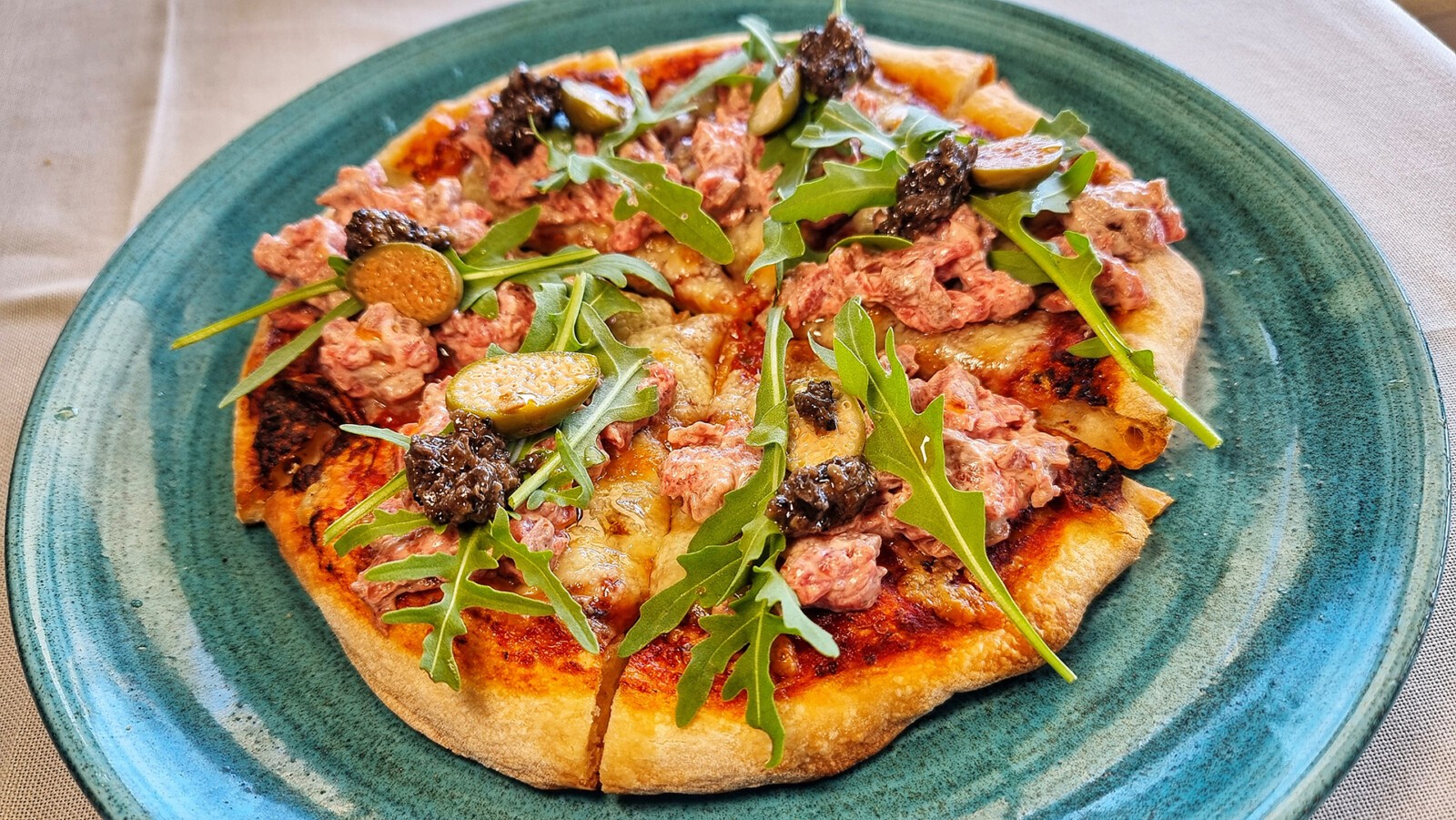 La steak tartar pizza. Foto: Salva Moreno