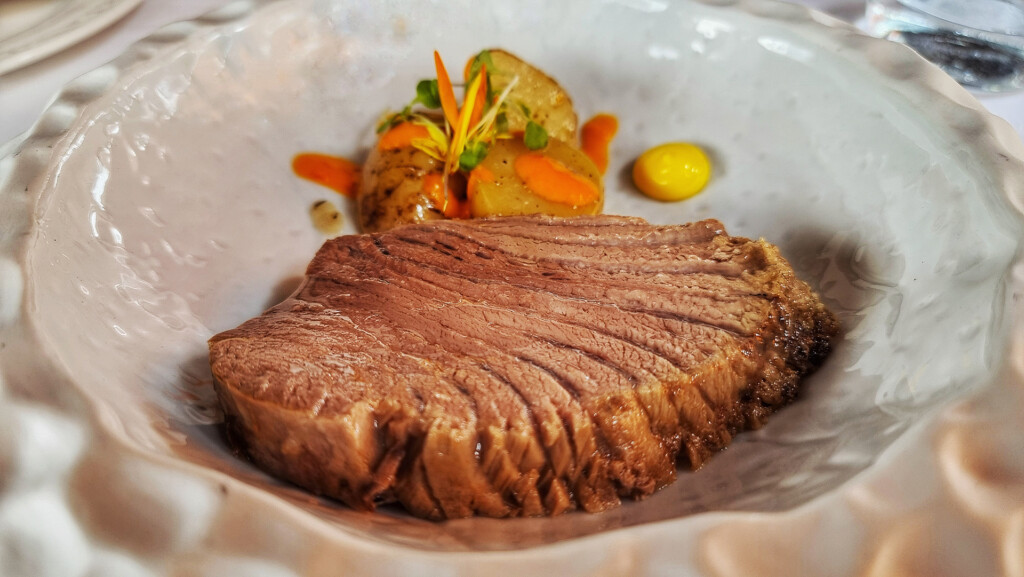 El famoso morrillo a la sal de Casa Juanito. Foto: Salva Moreno