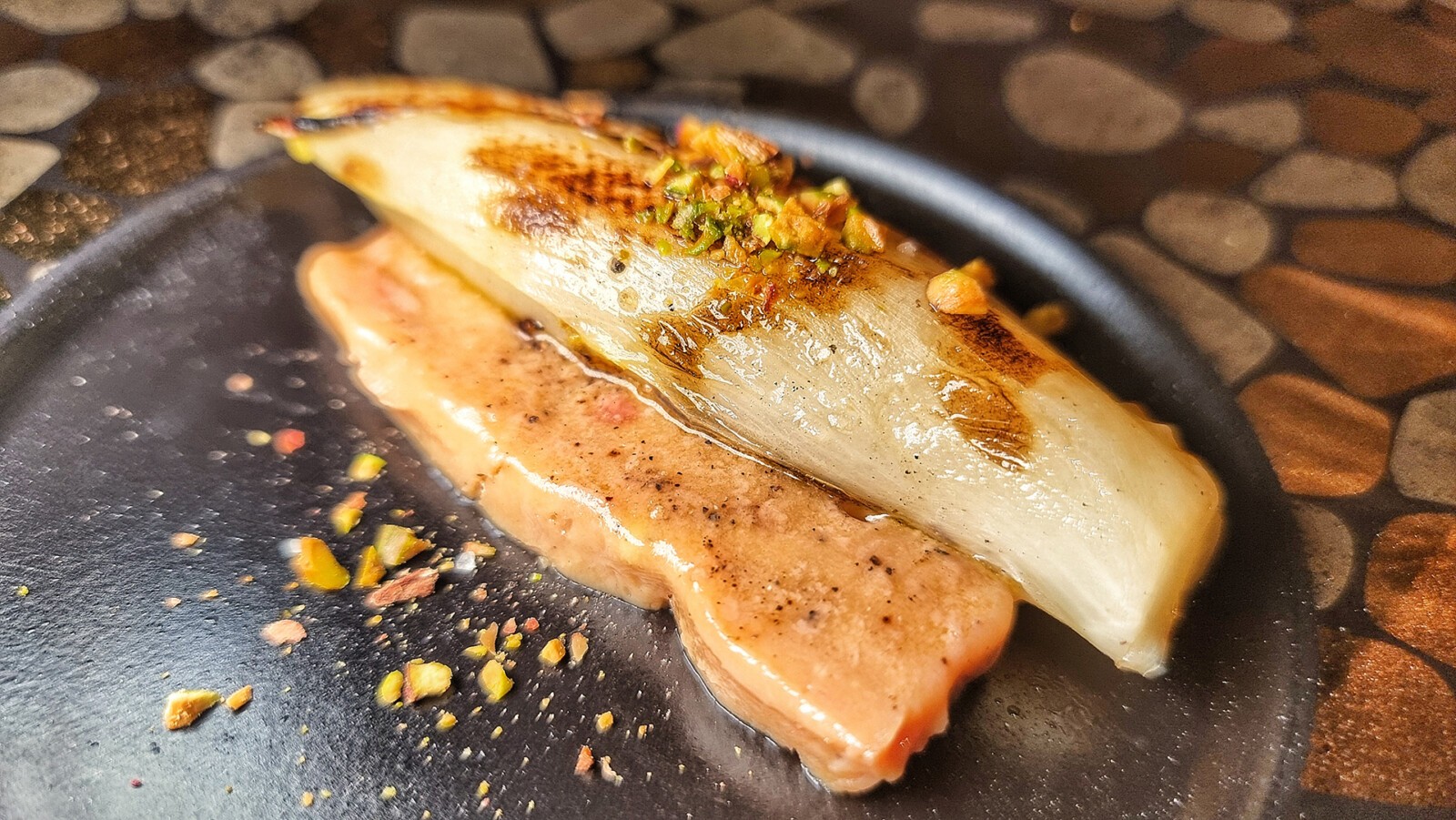 Endivia con foie y vinagre. Foto: Salva Moreno