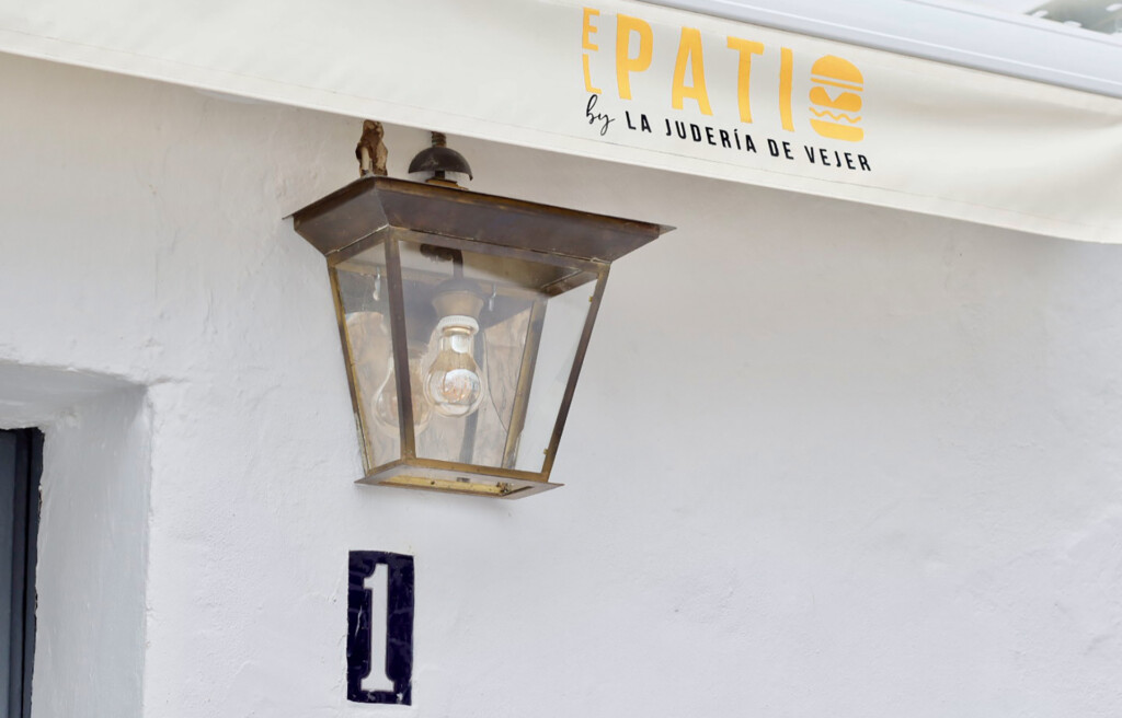El Patio está en el número 1 de la calle Santísimo, en Vejer. Foto: Milagros Molinari