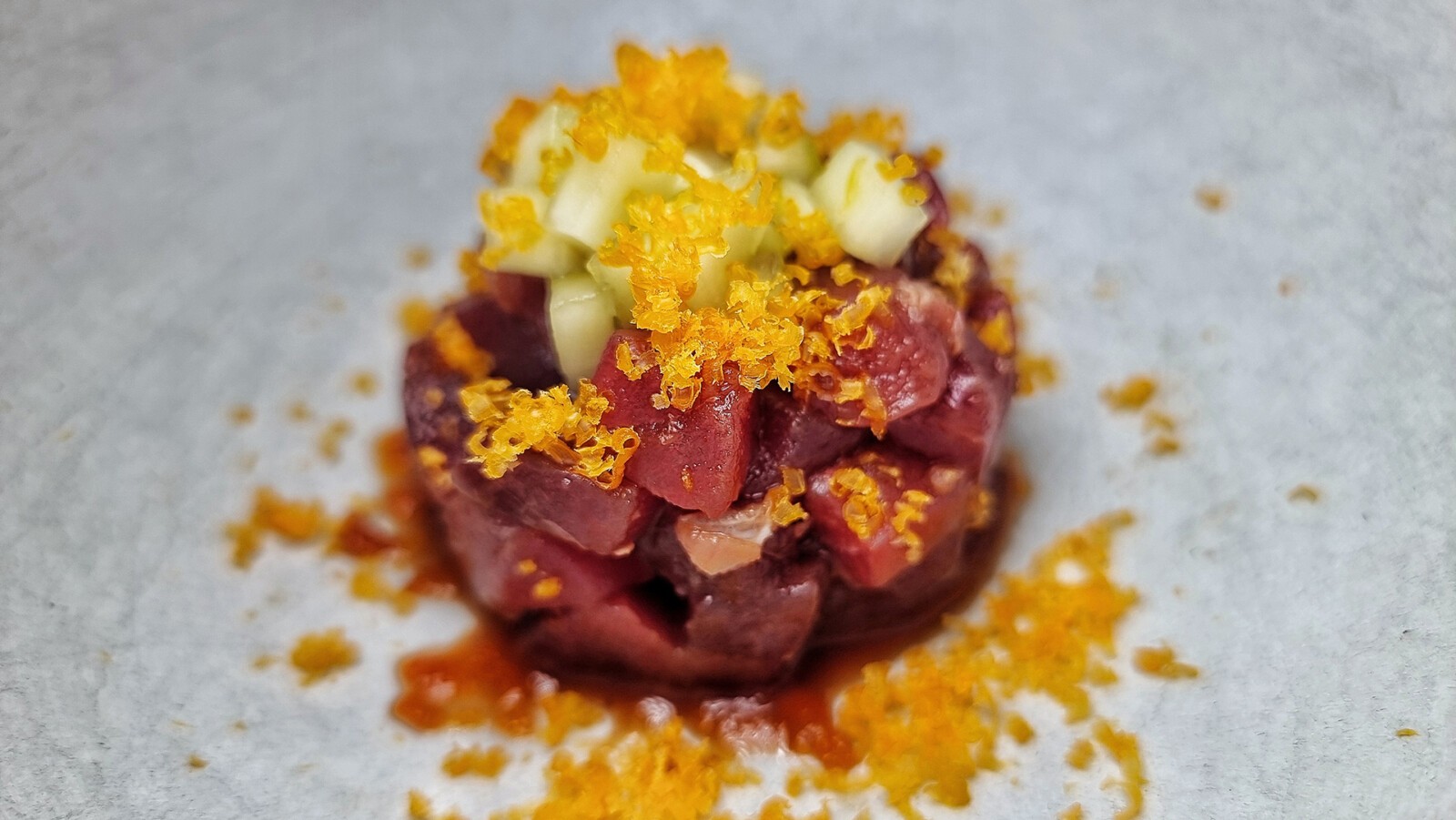 Ettu mantiene su menú degustación de atún hasta el sábado 18 5 El tartar de atún del menú de Ettu. Foto: Salva Moreno