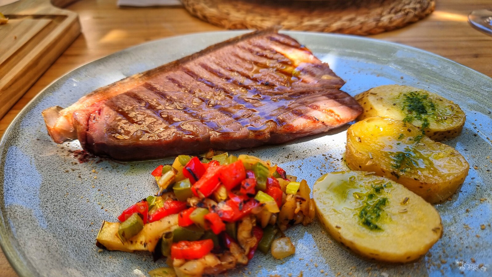 El lomo de atún a la brasa. Foto: Salva Moreno