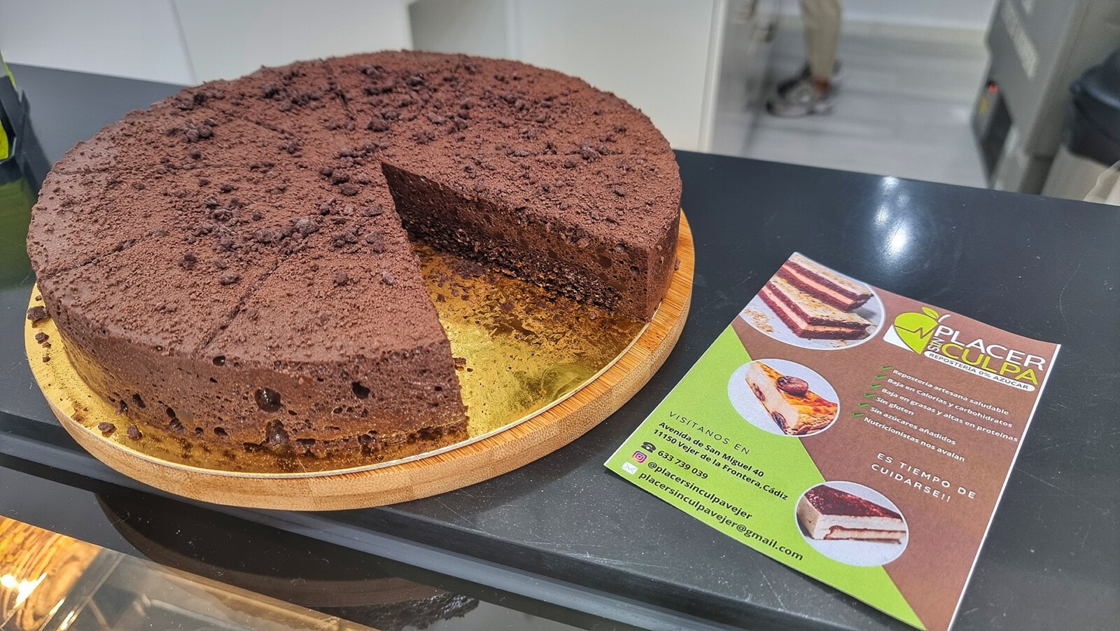 Placer Sin Culpa inaugura un punto de venta en Vejer 6 Una de las tartas de la nueva pastelería. Foto: Salva Moreno