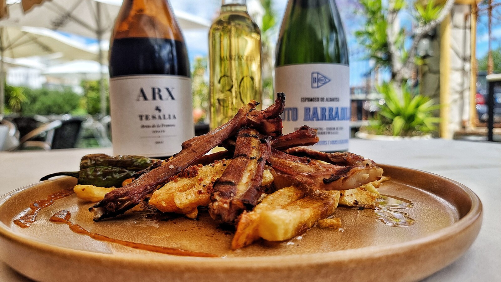 Las costillas de atún a la brasa. Foto: Salva Moreno
