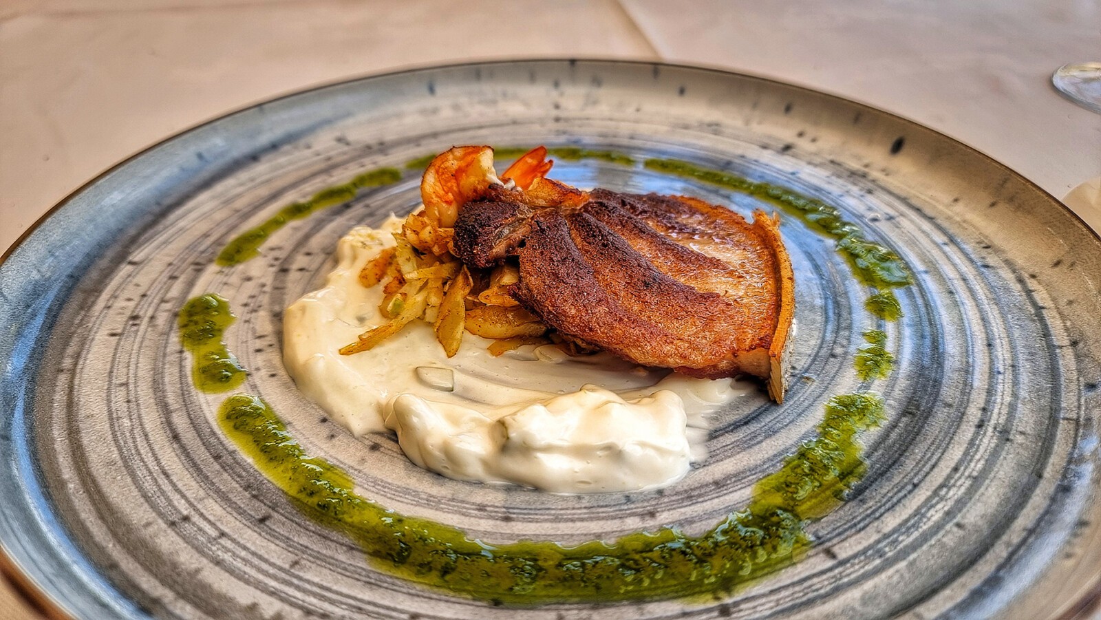 El lomo de ventresca con salsa tártara. Foto: Salva Moreno