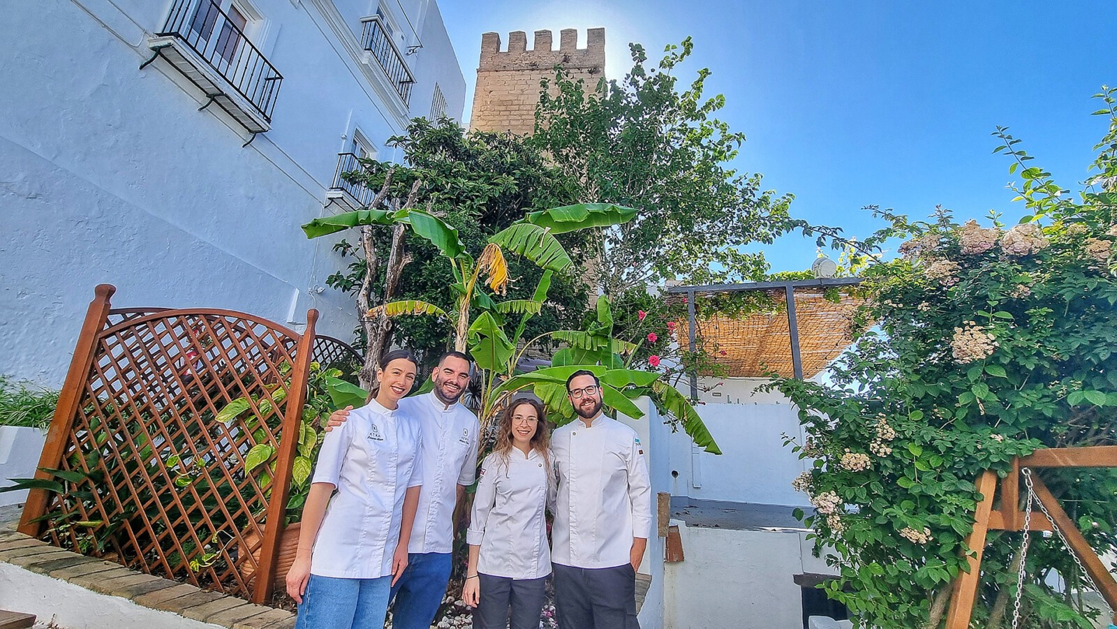 Los responsables de Atxa y Narea, en el restaurante de Vejer. Foto: Salva Moreno