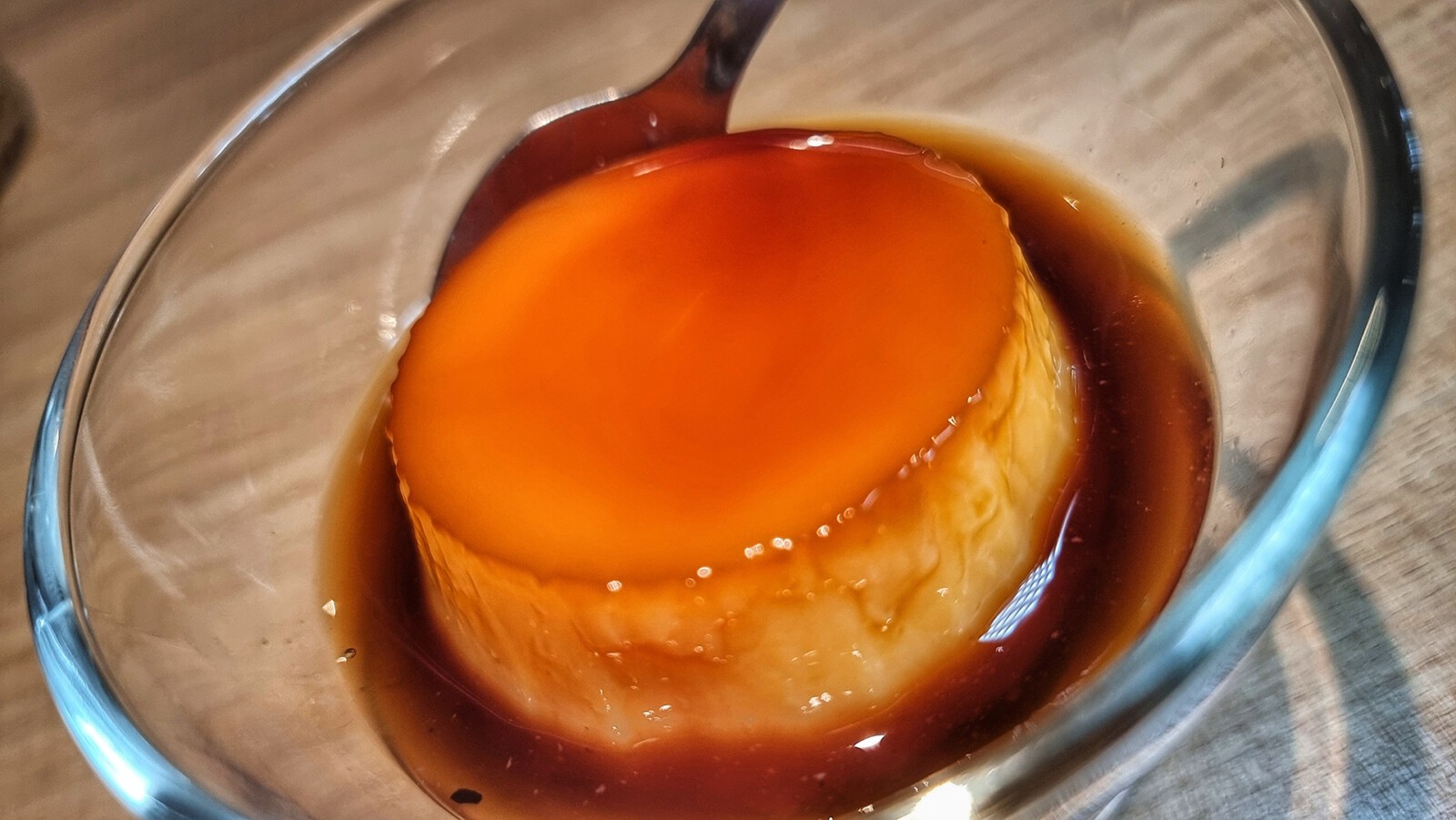 Tocino de cielo con vermut rojo, de postre. Foto: Salva Moreno