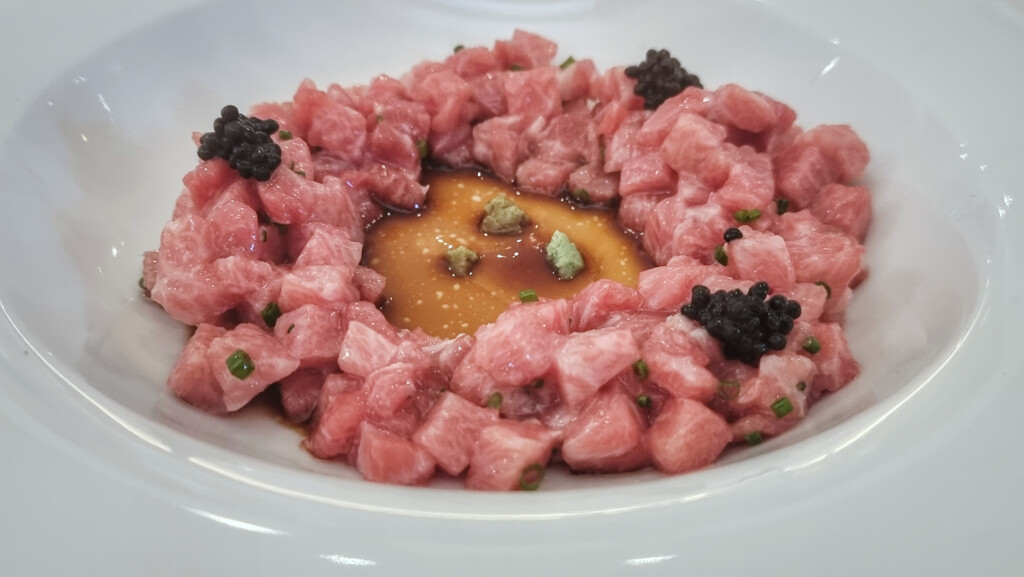 Itún by ITO Tapas: Juan Aragón abre restaurante en el Novo Sancti Petri 4 El tartar de otoro. Foto: Salva Moreno