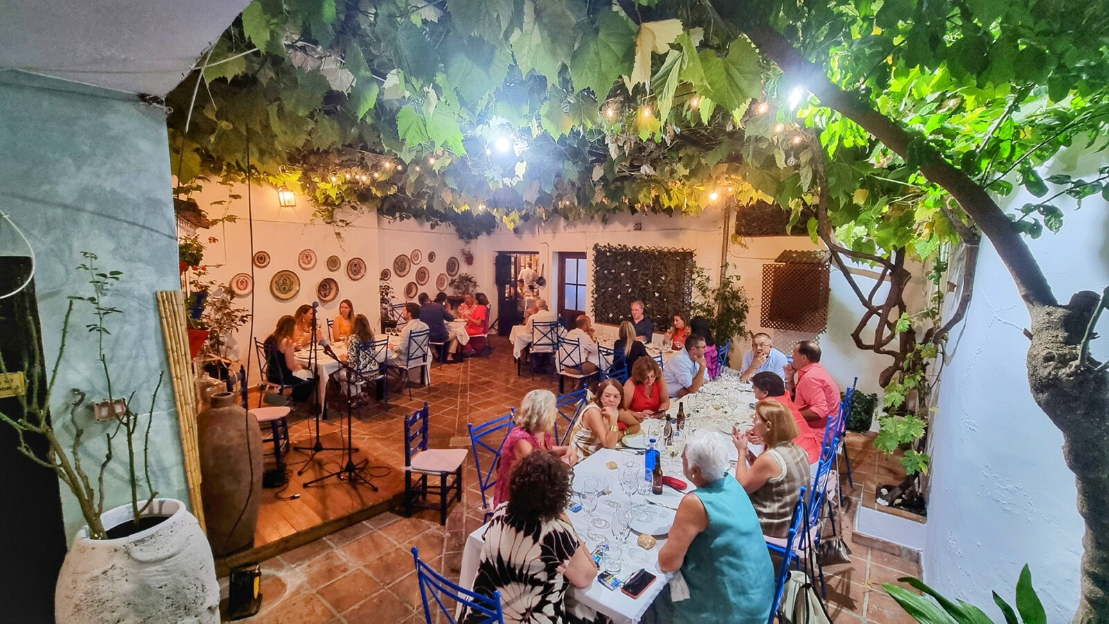 Imagen del Patio San Diego durante la cena. Foto: Salva Moreno