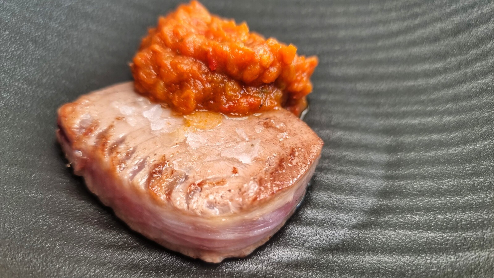 Atún con tomate. Foto: Salva Moreno