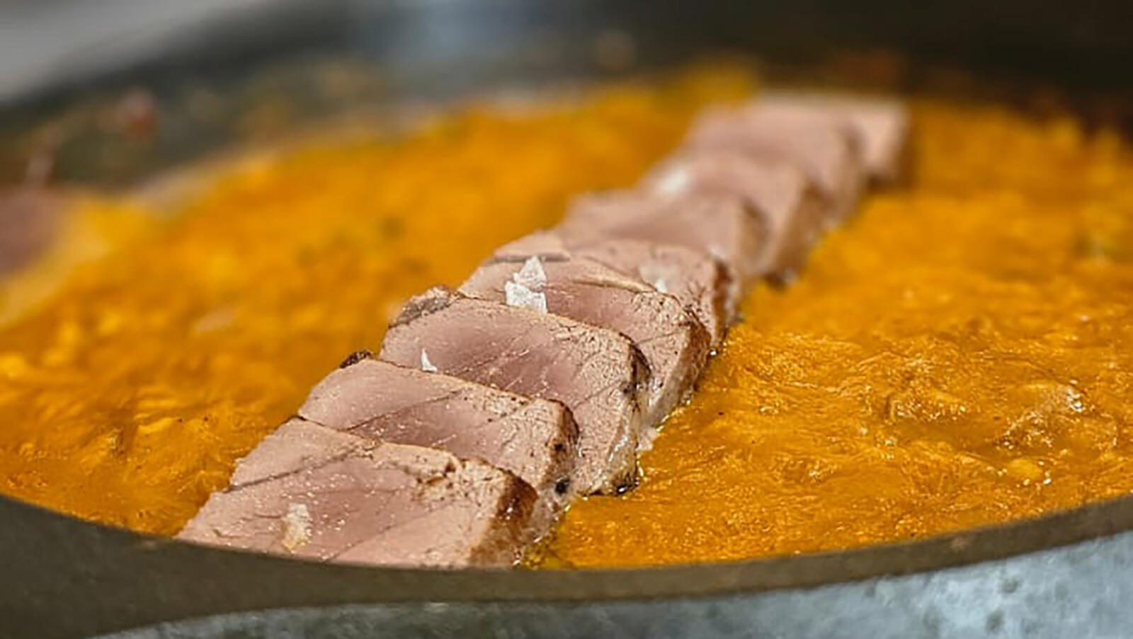 Arroz con tarantelo de atún en Berza, uno de los bares donde tapear en Cádiz. Foto: Berza