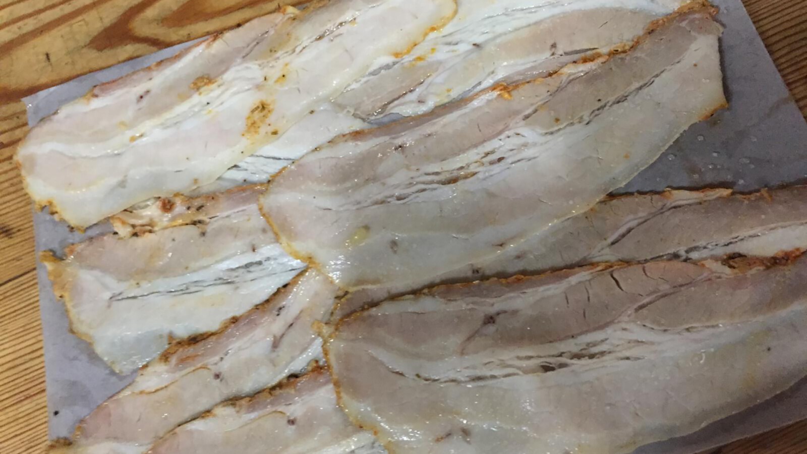 Papelón de chicharrones en Casa Manteca. Foto: Antonio Colsa