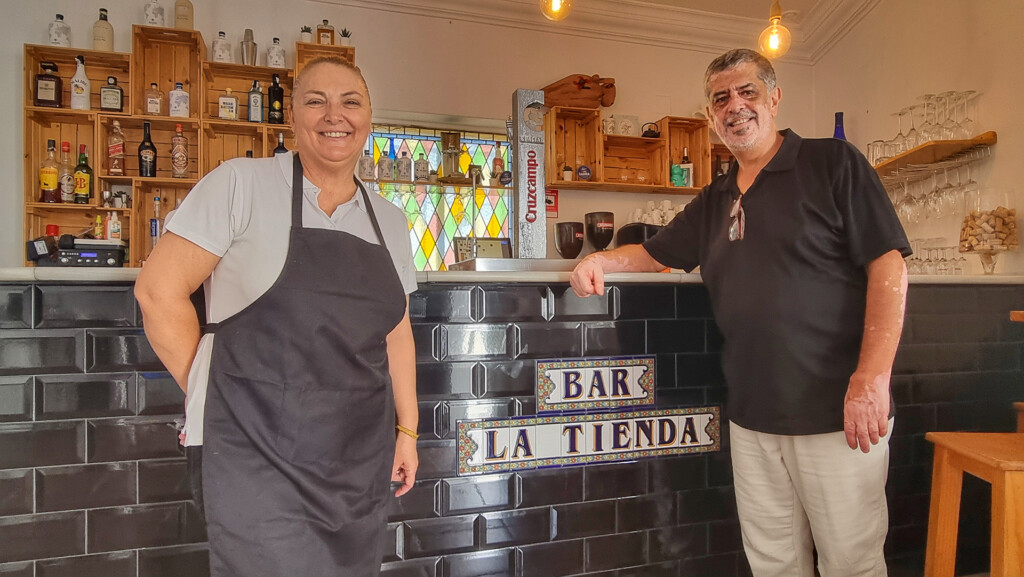 8-M: No te pierdas estos restaurantes de la provincia de Cádiz con mujeres al mando de los fogones 21 Rosa Sánchez y Narci Corrales, propietarios de La Tienda, uno de los Soletes con Solera. Foto: Salva Moreno