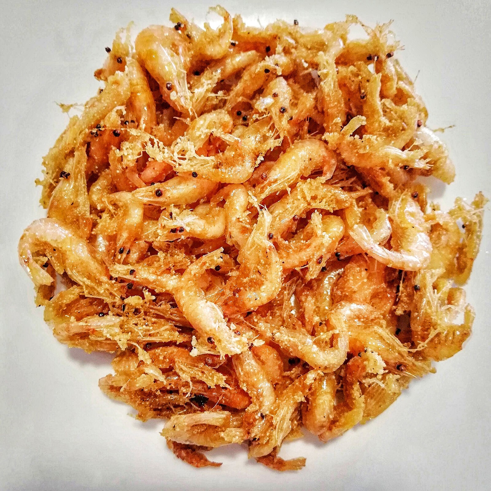 La particular tortilla de camarones de El Mantecoso. Foto: Salva Moreno