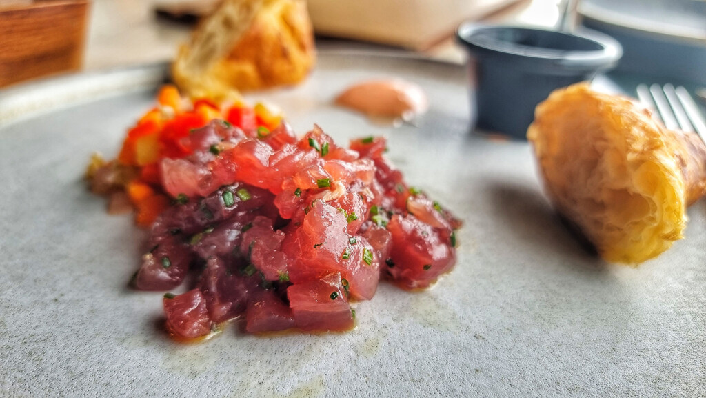 El tartar de atún de Bitácora. Foto: Salva Moreno