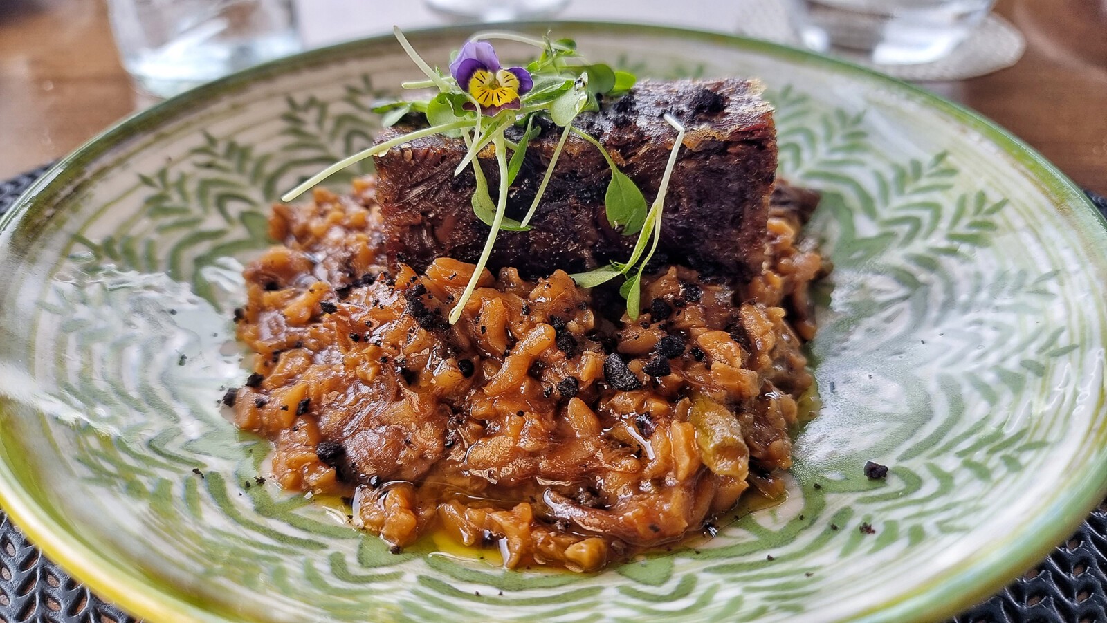 Arroz con rabo de toro en El Mirador de Setenil. Foto: Salva Moreno