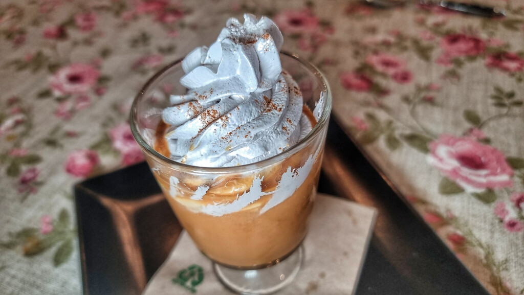 El suspiro de limeña, postre de El Refugio de Pepe Valero. Foto: Salva Moreno
