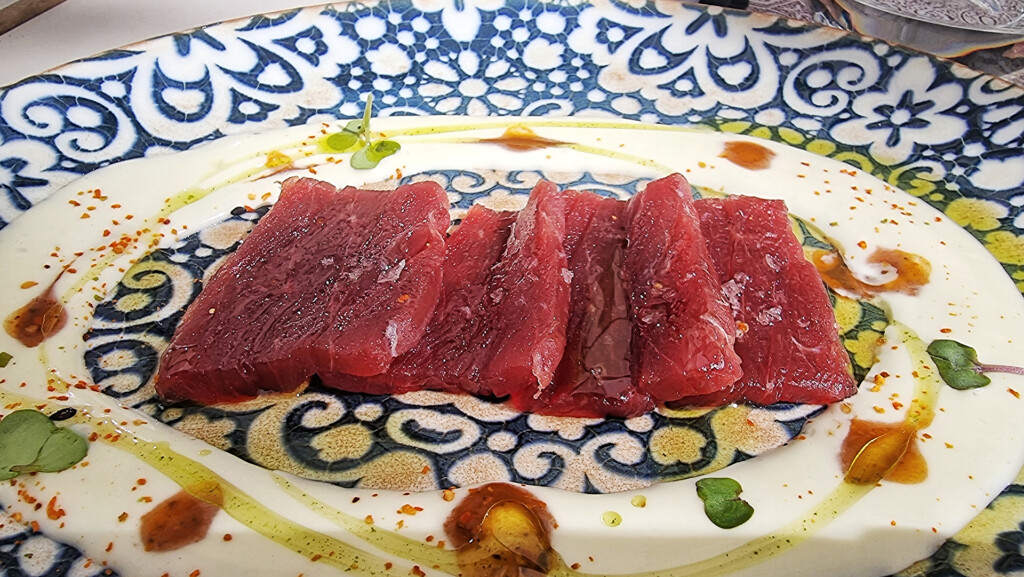 El sashimi de atún, uno de los platos de 4Estaciones. Foto: Salva Moreno