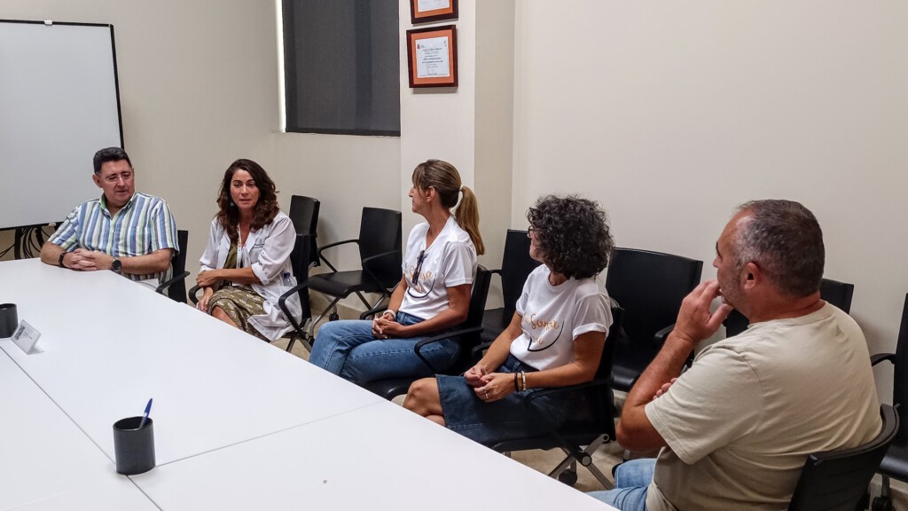 La doctora Solano, explicando la labor que desarrollan en FISEVI. Foto: Fisevi