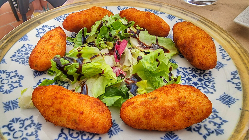 El Día Internacional de la Croqueta puede celebrarse con estas de Las Delicias de Loli, en Setenil. Foto: Salva Moreno