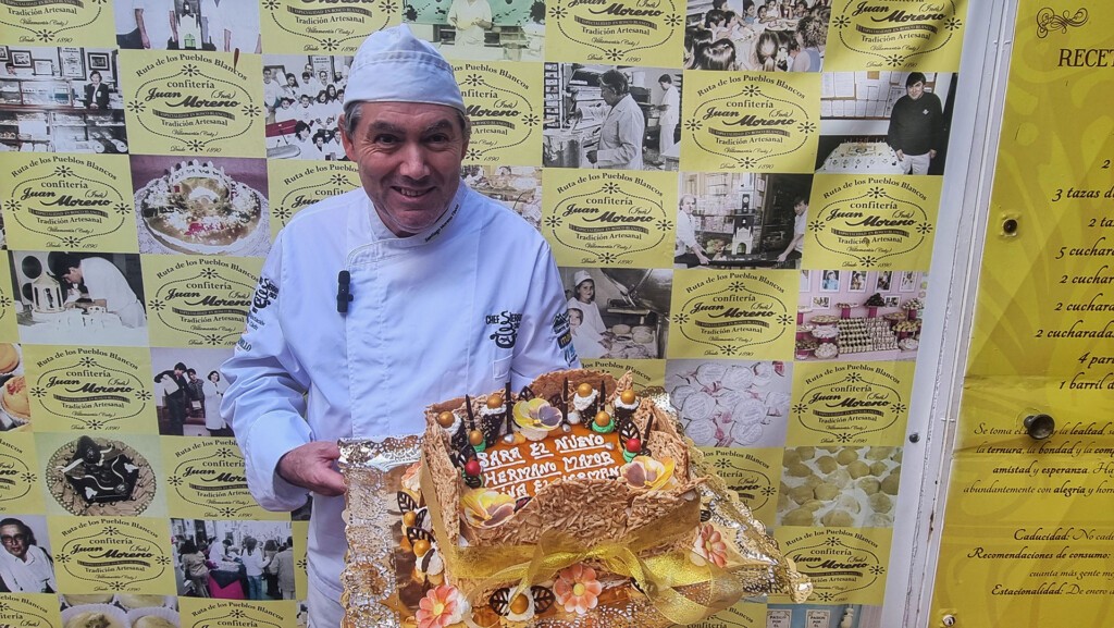 Un bulo y mucha crema pastelera para el dulce más viral 6 Santi Moreno, con la tarta del V Centenario. Foto: Salva Moreno