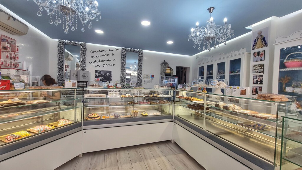 Un bulo y mucha crema pastelera para el dulce más viral 5 Interior de la confitería. Foto: Salva Moreno