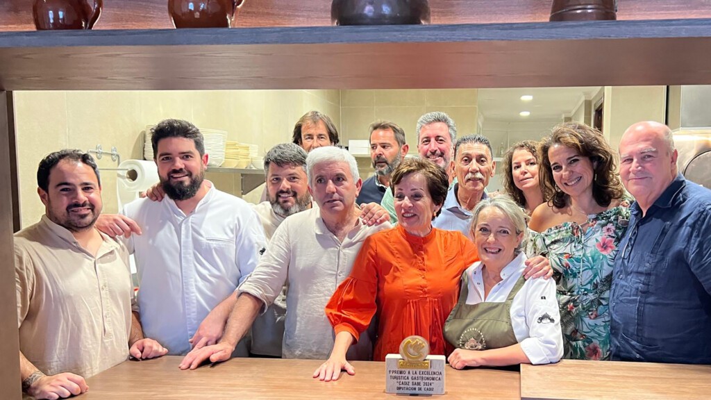 La familia del Mesós, con la Asociación Cádiz Sabe. Foto: Cádiz Sabe