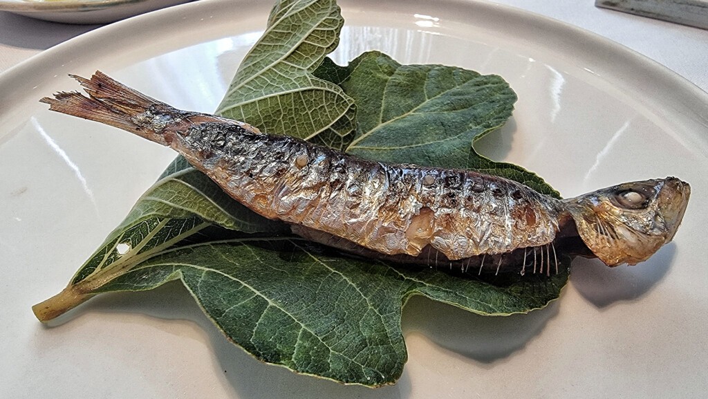 Sardina asada e higuera. Foto: Salva Moreno