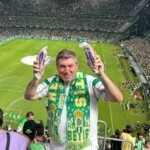 Un bulo y mucha crema pastelera para el dulce más viral 8 Santi, con el torpedo viajero en el Benito Villamarín, estadio del Betis. Foto: Cedida