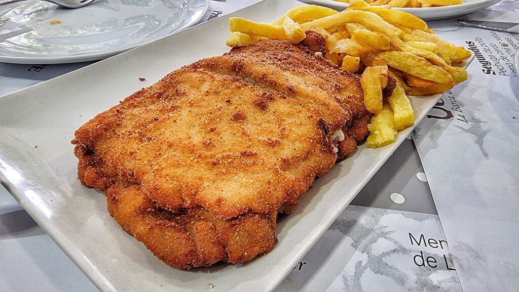 El enorme cachopo. Foto: Salva Moreno