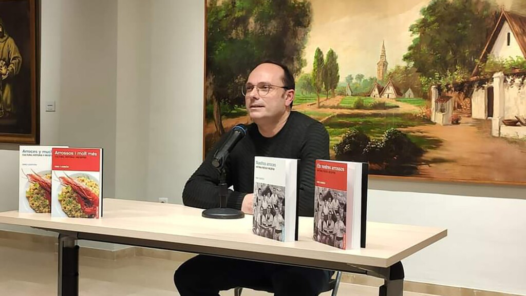Ximo Carrión, en la presentación de uno de sus libros. Foto: X.C.