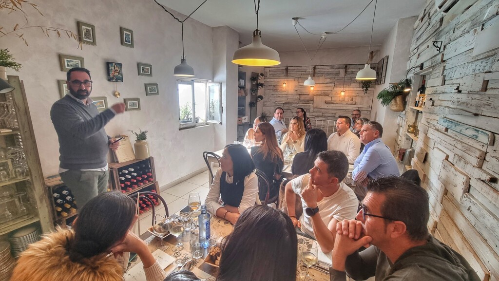 Un 4 Manos Solidario con Valencia… y con Mesa 0 aún abierta 4 Alberto Reyes, al inicio del menú en 4Estaciones. Foto: Salva Moreno