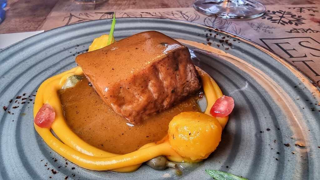Un 4 Manos Solidario con Valencia… y con Mesa 0 aún abierta 11 Presa ibérica con boniato y patatas. Foto: Salva Moreno