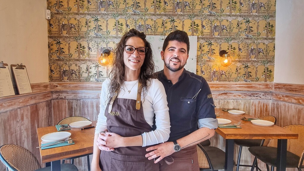 Mariana Sánchez y Alejandro Bazán, en Arima, su bar de Jerez. Foto: Salva Moreno
