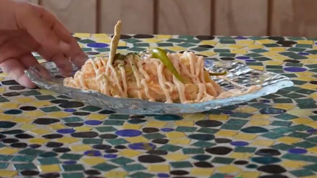 La ensaladilla ahumada de salmón y gambas de El Árbol Tapas. Foto: El Árbol