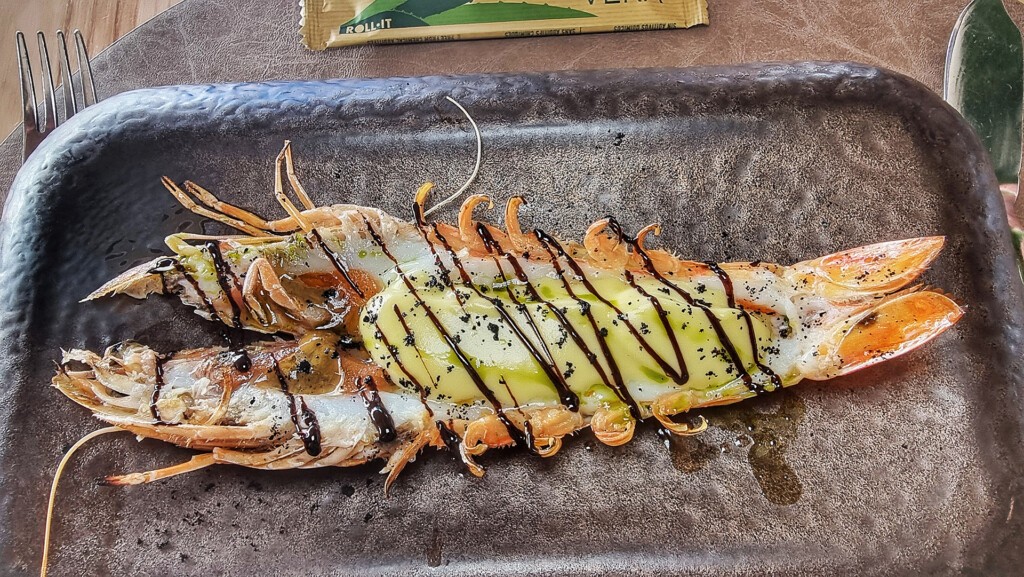 Langostino a la brasa con pil pil. Foto: Salva Moreno