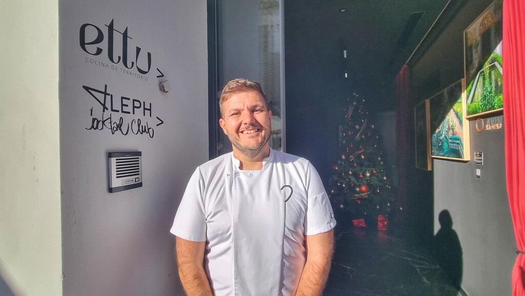 Álvaro Vela, jefe de cocina del restaurante Ettu. Foto: Salva Moreno