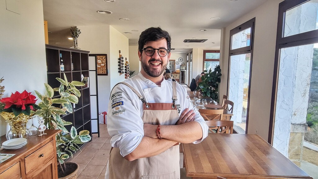 Miguel Castillo, jefe de cocina del restaurante El Mirador, en Setenil. Foto: Salva Moreno