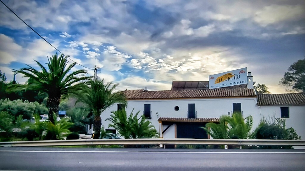 El Cortijo, desde la carretera. Foto: Salva Moreno