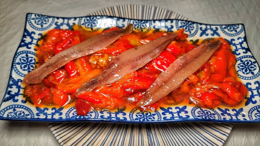 Pimientos asados con anchoas. Foto: Salva Moreno