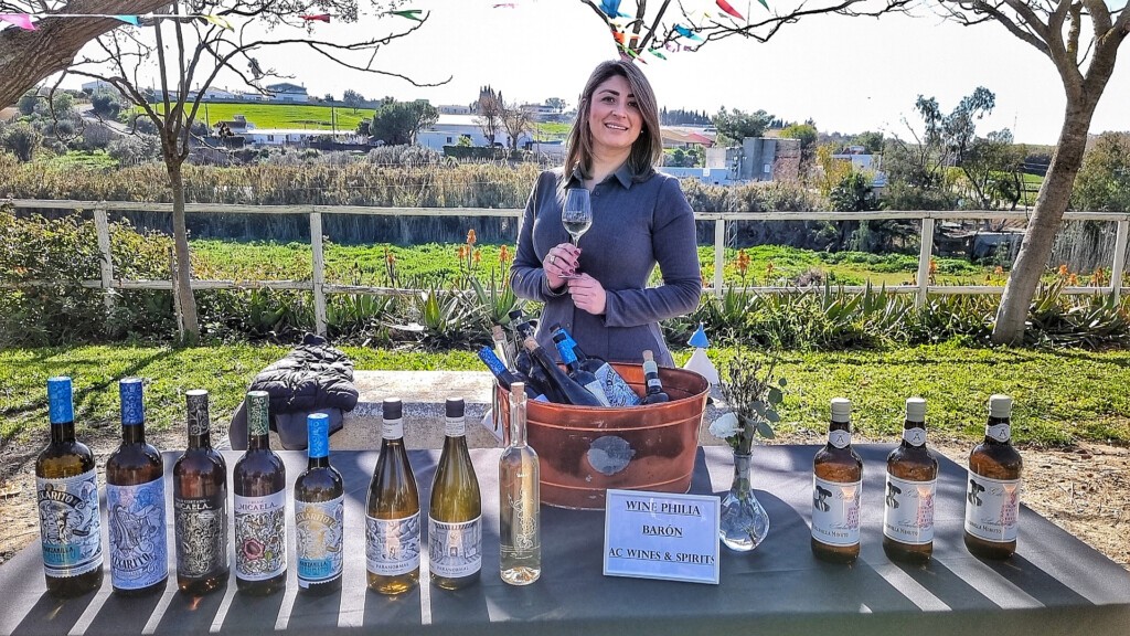 Buenos vinos y mucha diversión en la Vinoquedada de The Wine Room 10 María López, con sus vinos. Foto: Salva Moreno