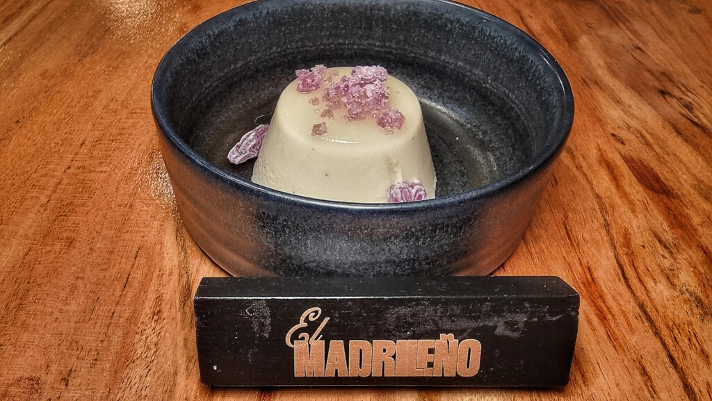 Panacota de violetas. Foto: Salva Moreno