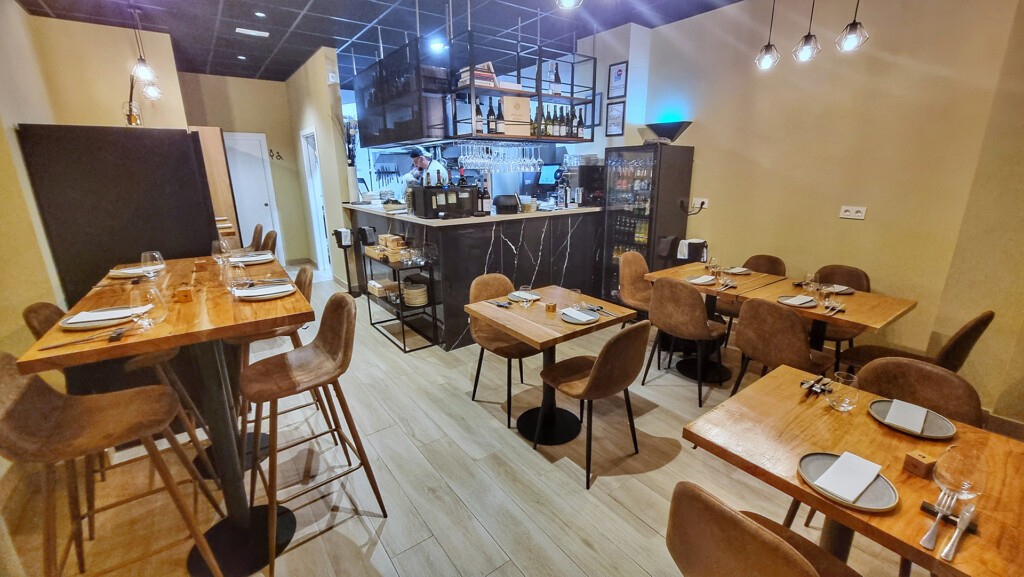 Interior del bar de Borja de la Cruz. Foto: Salva Moreno